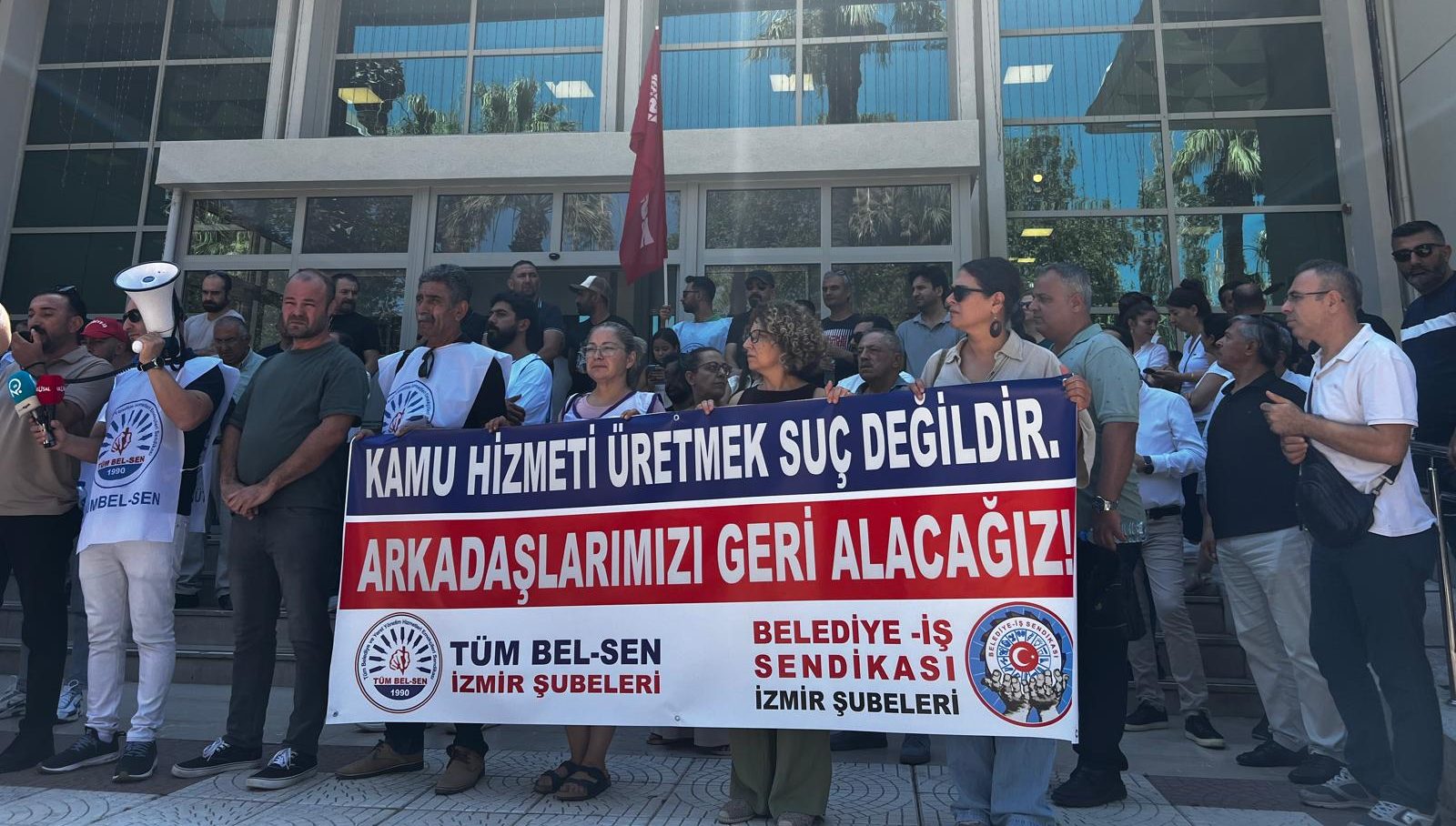 BELEDİYELERE YÖNELİK OPERASYONLARA VE ARKADAŞLARIMIZIN TUTUKLANMASINA KARŞI BASIN AÇIKLAMASI GERÇEKLEŞTİRDİK
